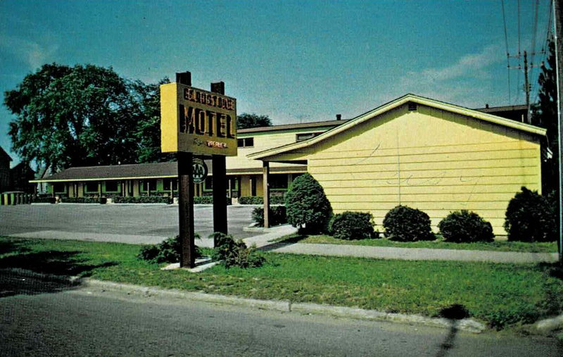 Gladstone Motel - Vintage Postcard